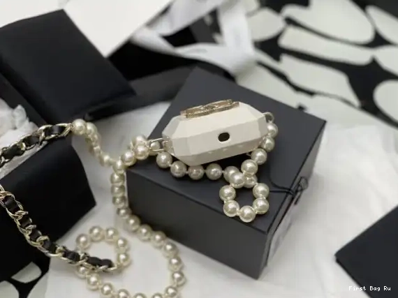 First Bag Ru CASE PRO AIRPODS NECKLACE CHANEL 0618
